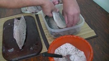 السمك السلمون في المنزل: كيفية جعل طعاما شهيا