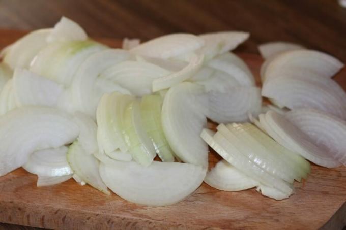 تستخدم للحفاظ على البصل البصل الأبيض.