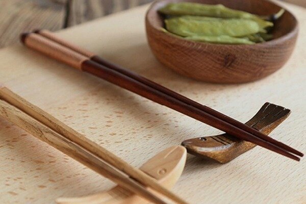 يأكل اليابانيون بشكل مدروس وبطء ، مما يسمح لهم بعدم الإفراط في تناول الطعام أو زيادة الوزن (الصورة: Pixabay.com)