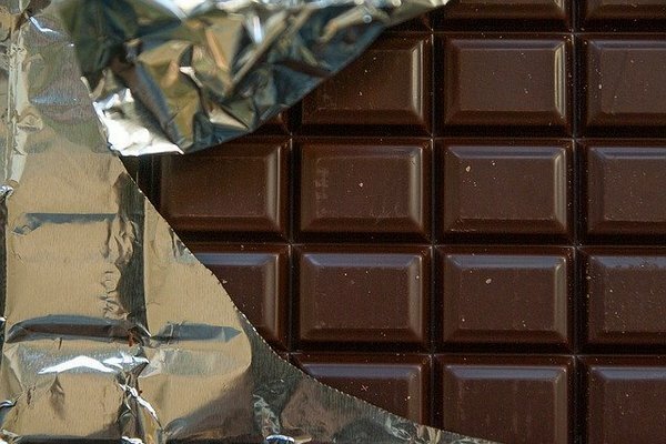 يكفي تناول بضع قطع من الشوكولاتة في اليوم لمساعدة الدماغ على العمل (الصورة: pixabay.com)