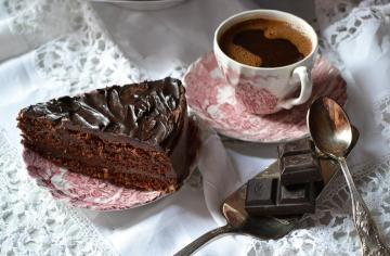 الشوكولاته مع الشاي أو القهوة - مجموعة التي سوف تضيف 10 عاما من الحياة