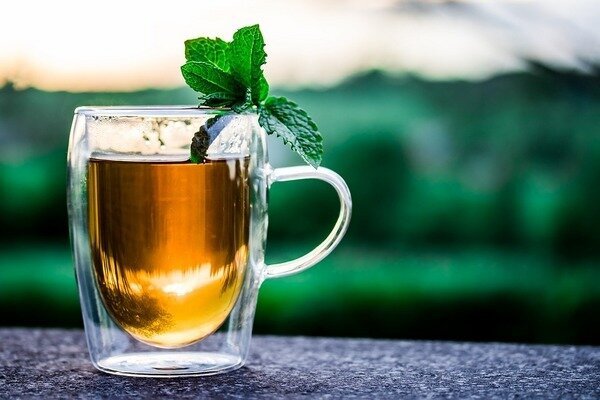 إذا كنت تعاني من الأرق ، فحاول الاسترخاء مع الشاي بالنعناع (الصورة: Pixabay.com)