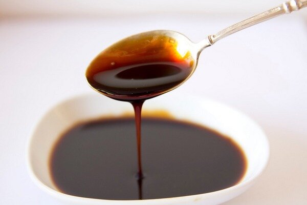 يعتبر العسل الأسود أكثر صحة من السكر بفضل محتواه من الحديد والكالسيوم (الصورة: Pixabay.com)