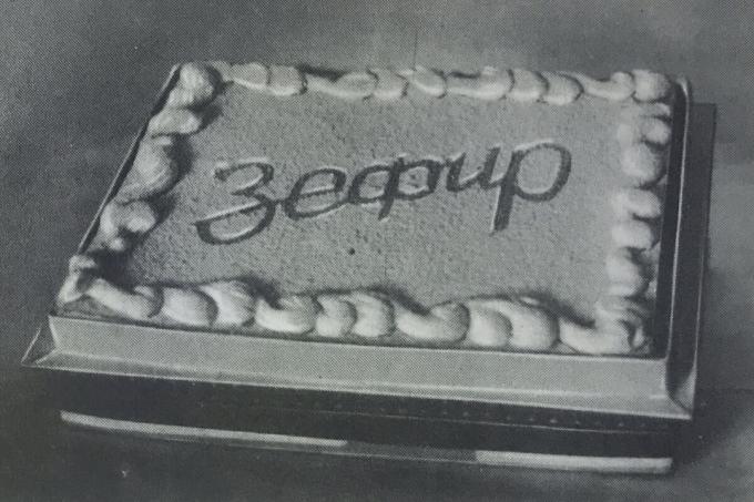 فطيرة "زفير الهراء". صورة من كتاب "إنتاج المعجنات والكعك،" 1976