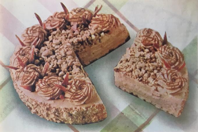 "الأولمبي" كعكة. صورة من كتاب "إنتاج المعجنات والكعك،" 1976